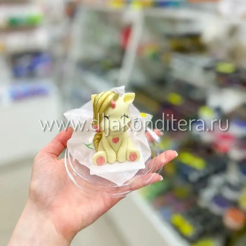 Фото #1 товара Шоколадная фигурка Единорог с крылышками